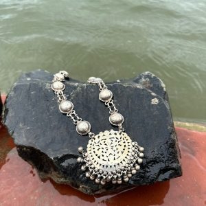 Jaal necklace