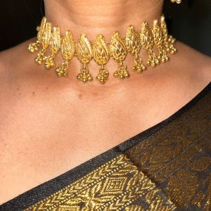 gold polish floral chokar