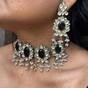 Kundan chokar black onyx set